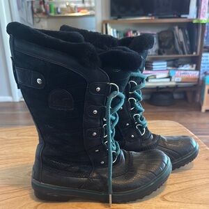 Sorel Women's Black and Teal Winter Boots
